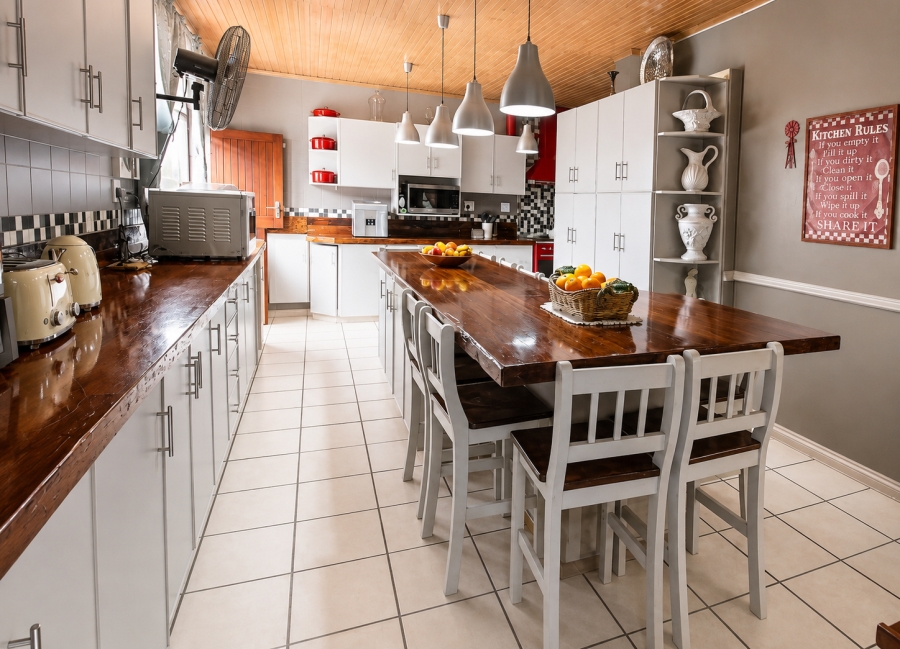To Let 7 Bedroom Property for Rent in Humansdorp Eastern Cape